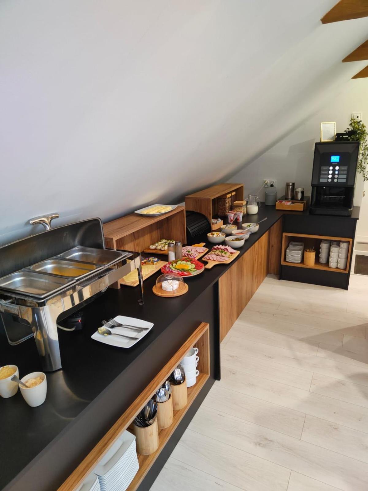 Hotel Nenufar Kościan エクステリア 写真